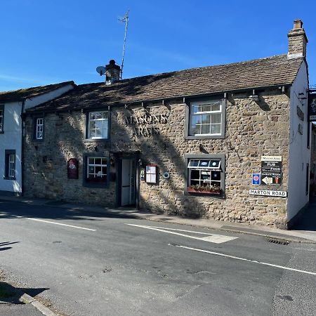 Masons Arms Hotel Gargrave Buitenkant foto