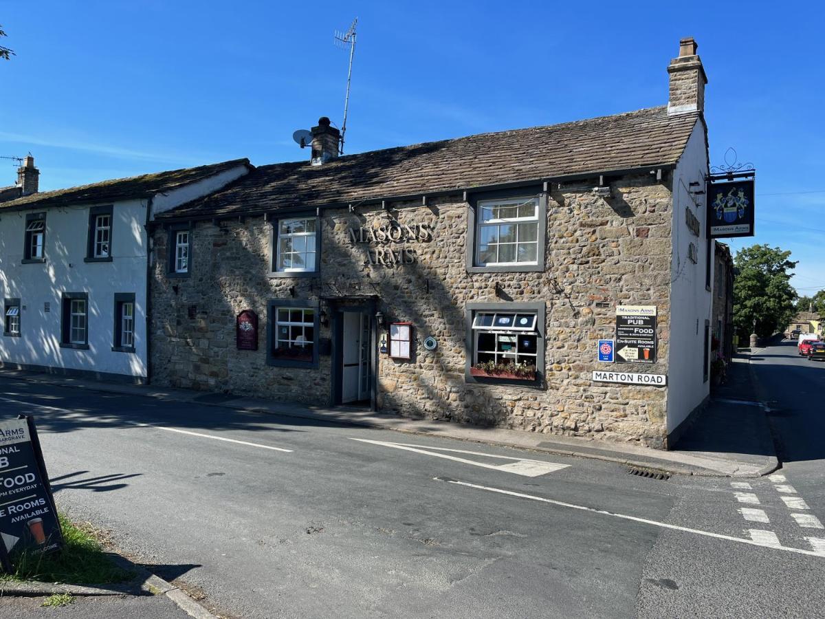 Masons Arms Hotel Gargrave Buitenkant foto