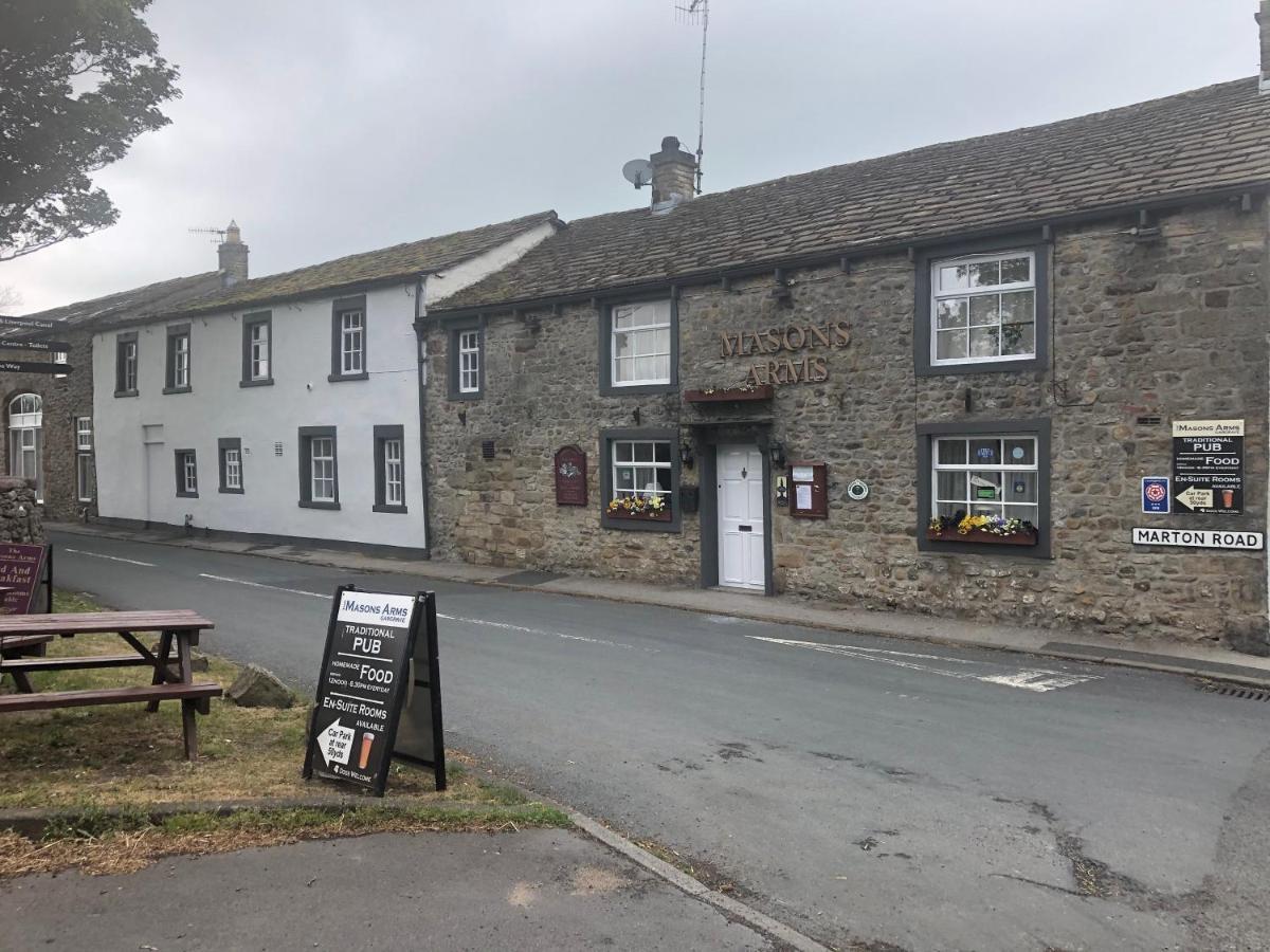 Masons Arms Hotel Gargrave Buitenkant foto